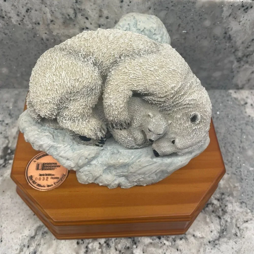 National Geographic Polar Bear Music Box Plays A Dream Is A Wish Your Heart Make